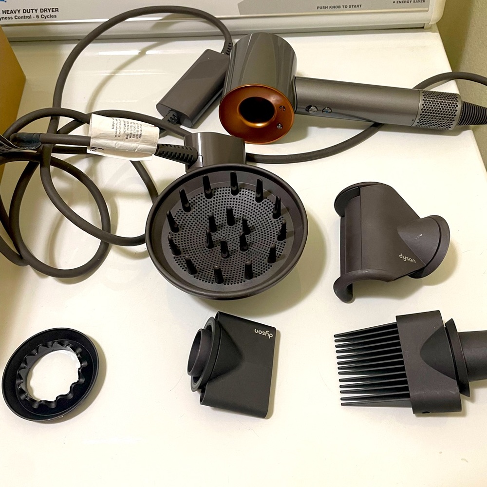 dyson supersonic with attachments